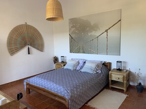 1 chambre, fer et planche à repasser, Wi-Fi, draps fournis