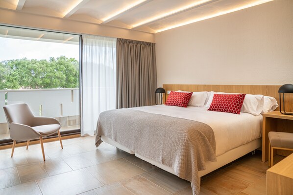 Kahden hengen deluxe-huone (yksi tai kaksi sänkyä) | Egyptinpuuvillaiset lakanat, ylelliset vuodevaatteet, untuvapeitot