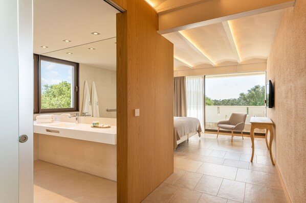 Deluxe Double or Twin Room, Accessible | Egyptian cotton sheets, premium bedding, down comforters, in-room safe - Agroturismo Malbuger Nou - Adults only (Mahón)