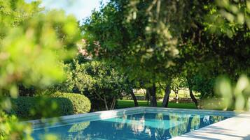 Sesongbasert utendørsbasseng