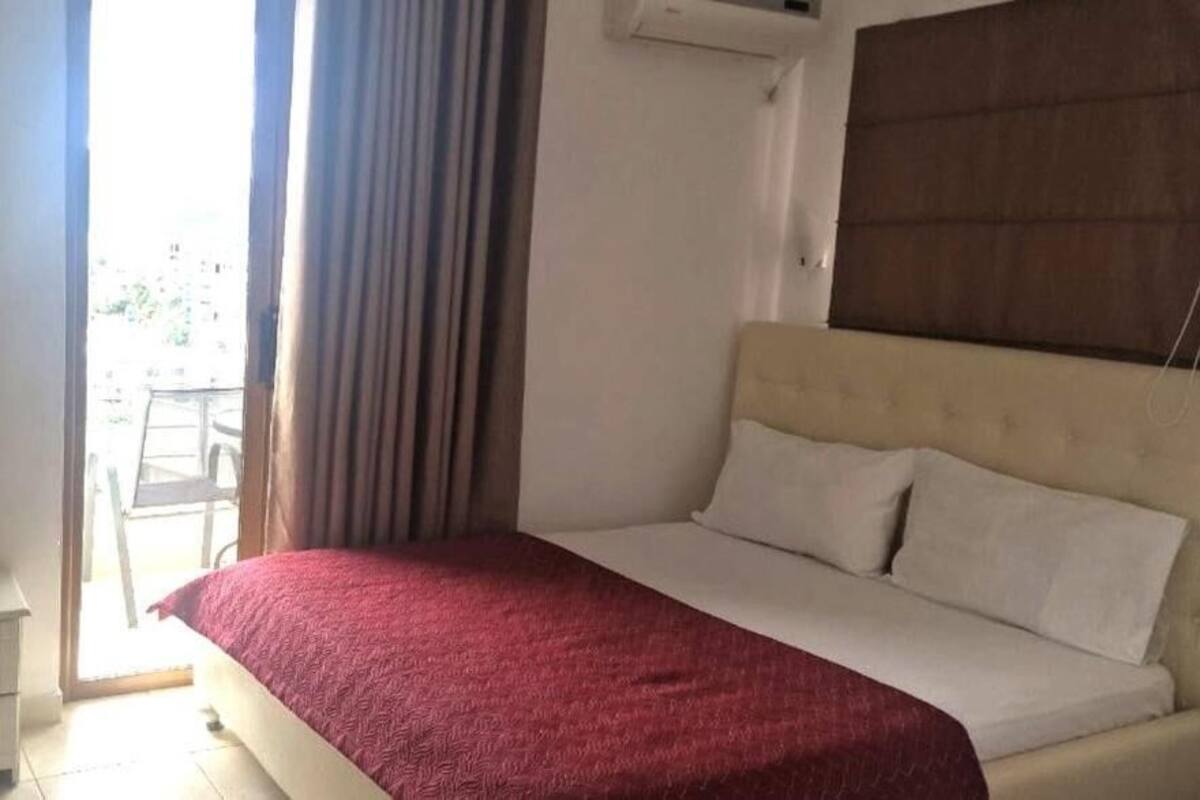 واي فاي مجانًا وملاءات أسرّة