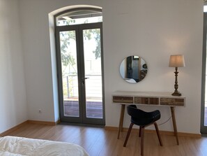2 室のベッドルーム、アイロン / アイロン台、WiFi、ベッドシーツ