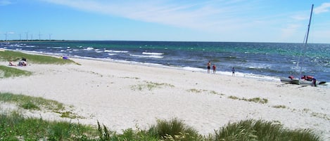 Una spiaggia nelle vicinanze