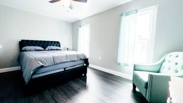 3 slaapkamers, individueel gemeubileerd, een bureau, geluiddichte muren