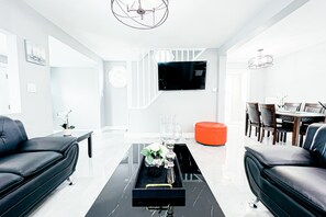 LCD TV - The Ashland Manor (Niagara Falls)