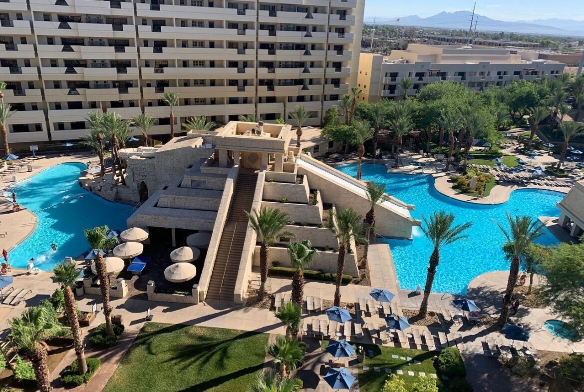 Cancun Resort Las Vegas 2br suite Friday check-in