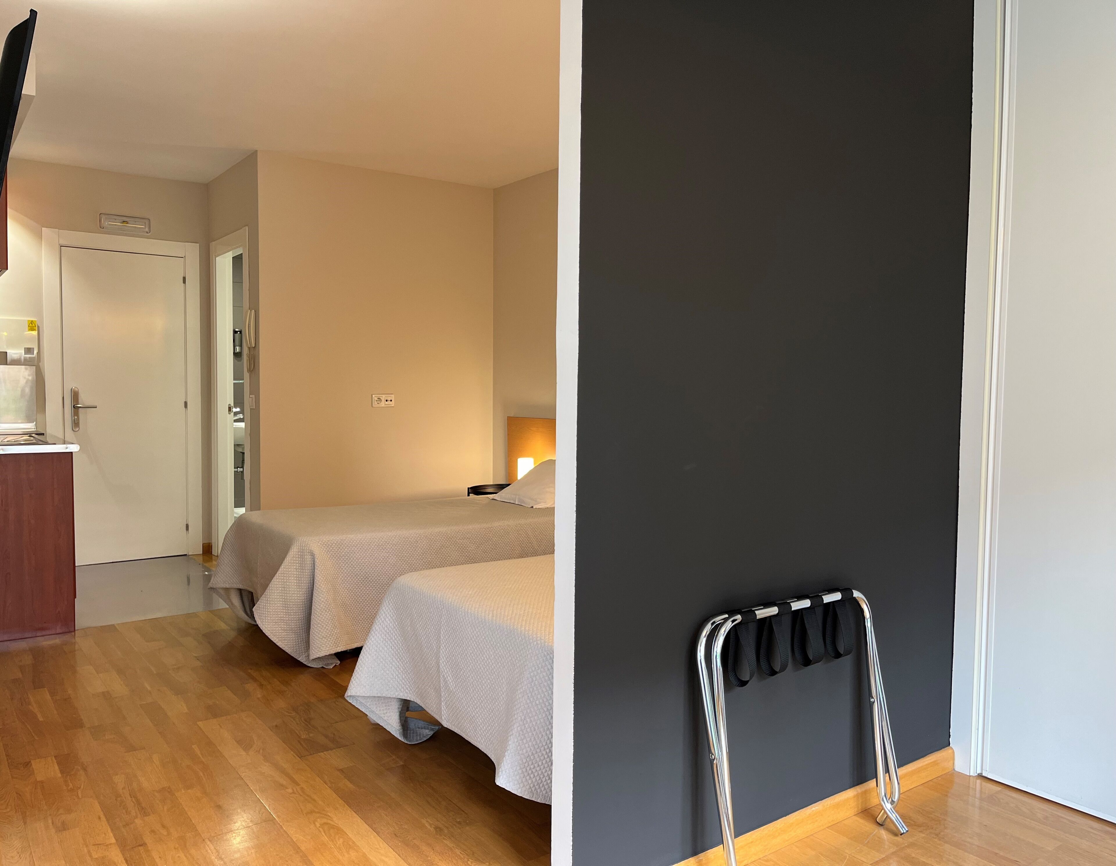 1 dormitorio, tabla de planchar con plancha, Internet y ropa de cama