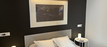 León Apartments. 20 years of success. Centrally located and recently air-conditioned
