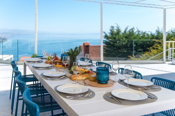 Outdoor dining