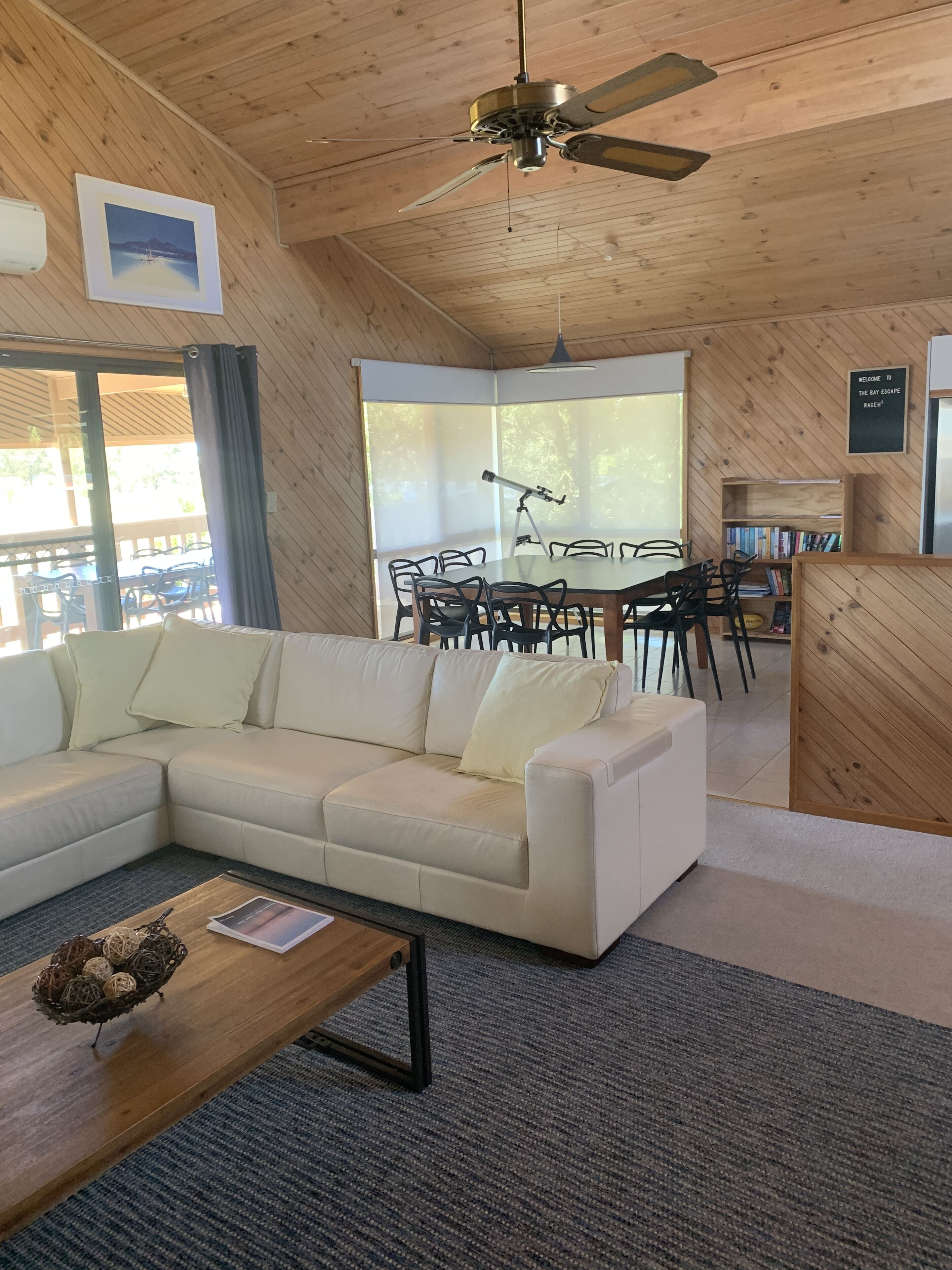 Lounge/dining