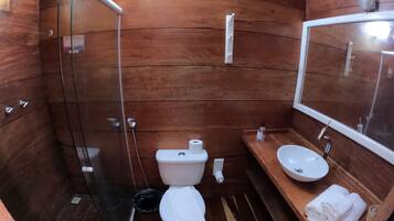 Cabana superior | Bany | Dutxa, capçal de dutxa d'hidromassatge, tovalloles i sabó