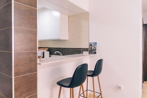 Fridge, microwave, stovetop, coffee/tea maker - Casa Yaye Écija: Apartment with 2 bedrooms and community pool (Ecija)