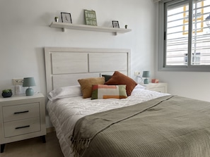 2 bedrooms, desk, iron/ironing board, free WiFi - Casa Yaye Écija: Apartment with 2 bedrooms and community pool (Ecija)