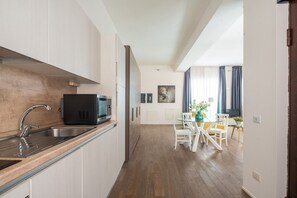 Fridge, microwave, oven, dishwasher