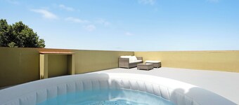 Vakantiehuis 'Huis Vochozka' met Uitzicht op Zee, Gedeelde Tuin & Wi-Fi