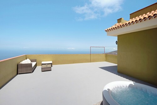 Holiday Home 'House Vochozka' with Sea View, Shared Garden & Wi-Fi