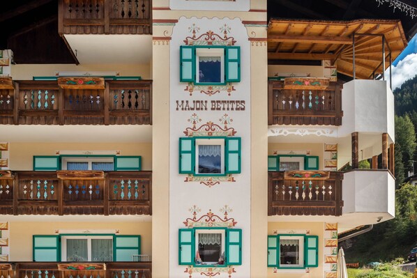 Exterior detail - Apartment Betites Trilocale with Mountain View, Balcony & Wi-Fi (Canazei)