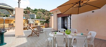 Apartment 'Attico di Silvy e Kikka' with Sea View, Terrace & Wi-Fi