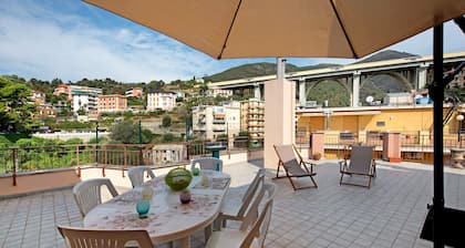Appartement "Attico di Silvy e Kikka" avec vue sur la mer, terrasse et Wi-Fi.