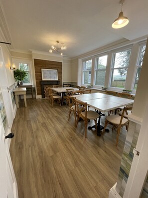 Dining - Large Self Catering Property AUSTWICK nr SETTLE in the Yorkshire Dales (Austwick)