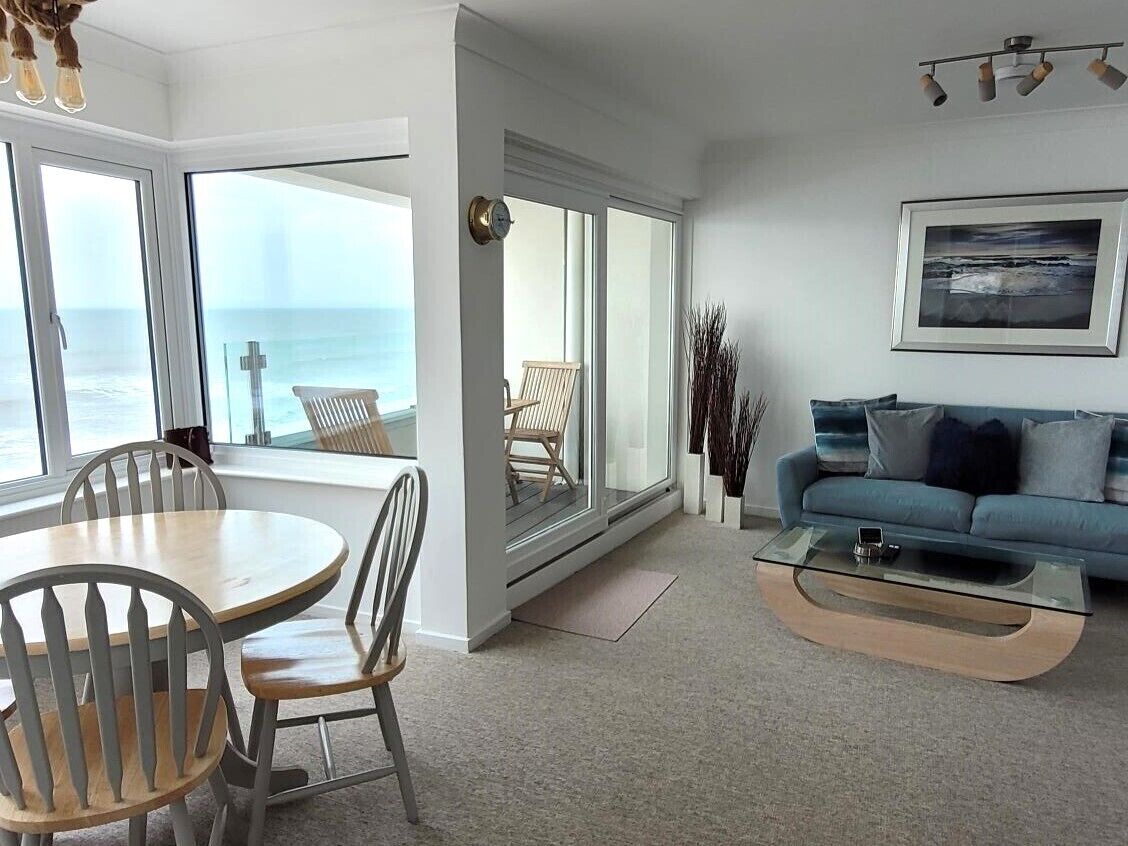 Panoramic Apartment, Private Bathroom, Sea View | Interior