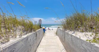 Aint Dat A Beach I - 1BR Lower Unit on the 2nd Row