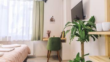 舒适客房 | 熨斗/熨板、免费 WiFi、床单