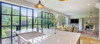 Large family friendly holiday home in the Cotswolds - Willows House