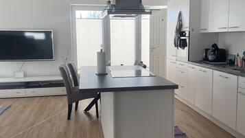 Kühlschrank, Ofen, Herdplatte, Geschirrspüler