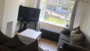 Living room - Impeccable 1-bed House in Orpington (Orpington)