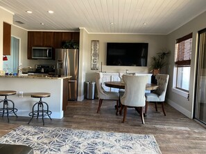 Dining - Welcome to Your New "HAPPY PLACE"   on your Island get away! (Navarre)