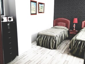 10 makuuhuonetta, työpöytä, silitysrauta/-lauta, ilmainen Wi-Fi