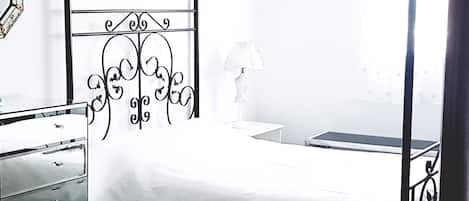 10 bedrooms, desk, iron/ironing board, free WiFi