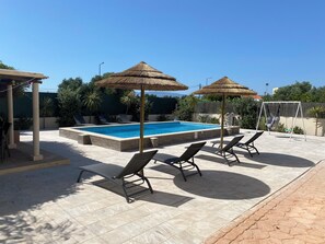 حمّام سباحة خارجي، حمّام سباحة مُدفَّأ