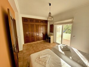 5 Schlafzimmer, BĂŒgeleisen/BĂŒgelbrett, Reisekinderbett, kostenloses WLAN