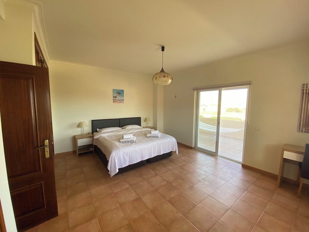 5 bedrooms, iron/ironing board, travel crib, free WiFi