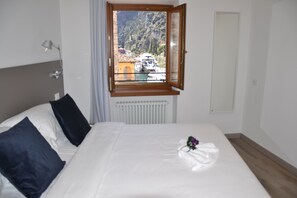 أسرّة قابلة للطي وواي فاي مجانًا وملاءات أسرّة