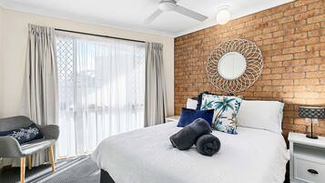 2 bedrooms, iron/ironing board, free WiFi