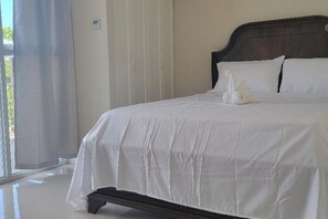 2 chambres, fer et planche à repasser, Wi-Fi gratuit, draps fournis