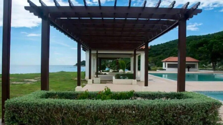 Ornella Villa - 2-br Apartment - Pool - Parking