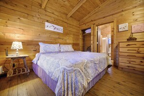 1 bedroom, Internet, bed sheets - Orange Blossom 1 Bedroom Cabin Sleeps 6, Stocked Pond off Deck. (Broken Bow)