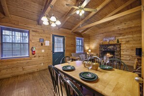Oven, stovetop, cookware/dishes/utensils - Orange Blossom | Sleeps 6 | Pond View Deck, Fireplace & Near Beavers Bend (Broken Bow)