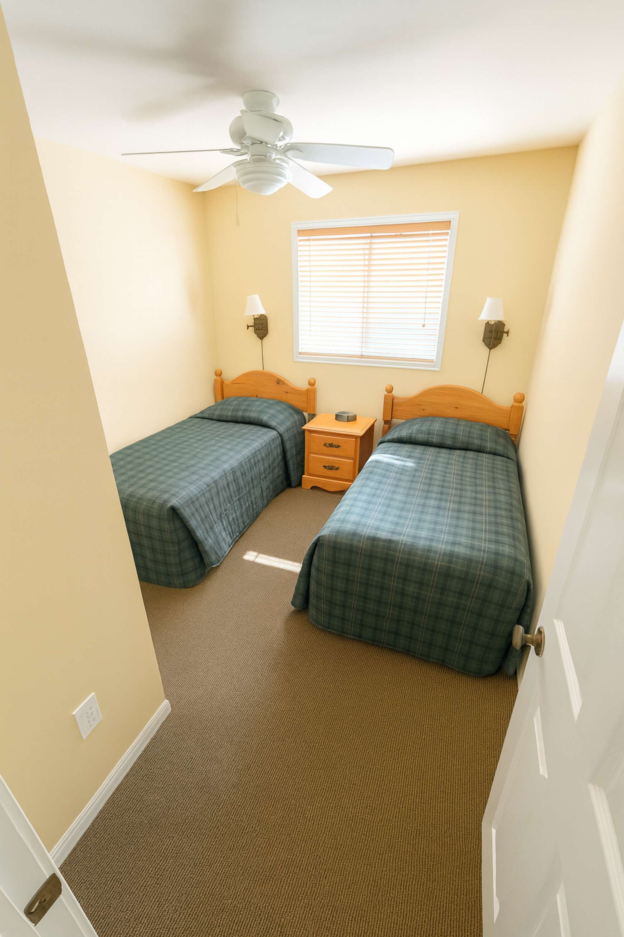 3 bedrooms, bed sheets