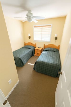 3 bedrooms, bed sheets