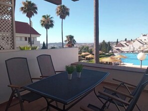 Outdoor dining - Luxury apartment with sea views in golf area. (Las Lagunas de Mijas)