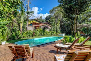 Útilaug, sólstólar