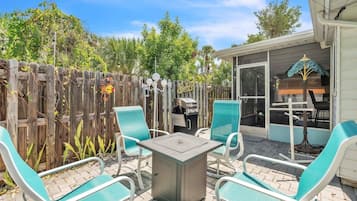 Villa, 2 Bedrooms | Outdoor dining