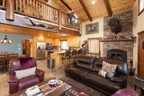 House, 3 Bedrooms | Living area | Smart TV, fireplace