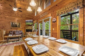 Dining - Free Tickets | Hot Tub, Pool Table, Arcade games, Easy Access "Hidden Gem" (Pigeon Forge)