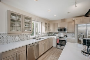 Cabin, 3 Bedrooms | Private kitchen
